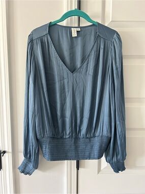 Joie Blue Romantic Feminine V-Neck Long Smocked Sleeves And Smocked Waist Top L